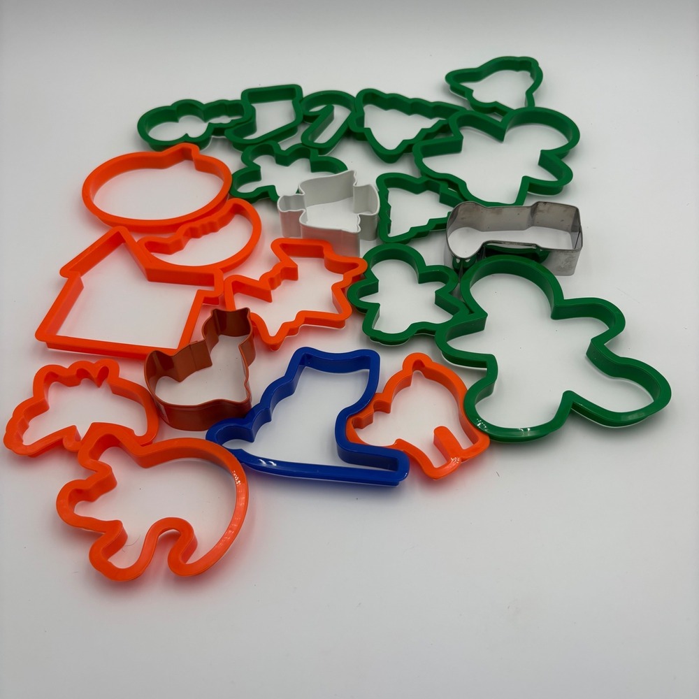 Unbranded Cookie Cutter Lot of 21 Multicolor‎ Christmas and Halloween Shapes